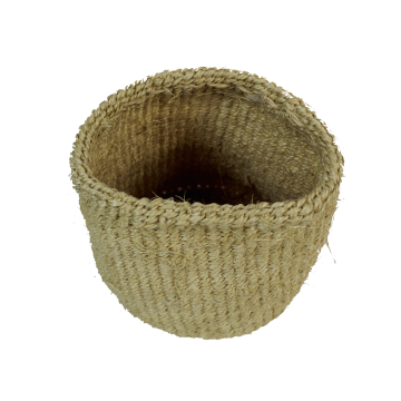 Košík Kiondo – materiál: barvený sisal, Keňa