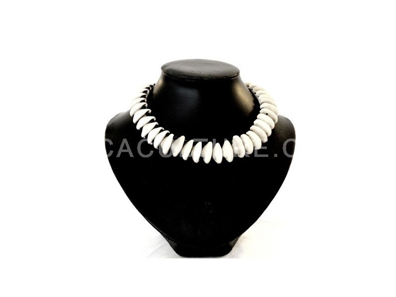 nahdelnik-prirodni-musle-kauri-cerne-koralky-boho-etno-burkina-faso